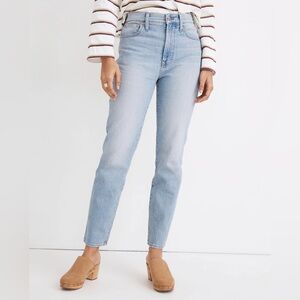 Madewell Perfect Vintage Jeans in Fiore Wash - Light Blue Size 27